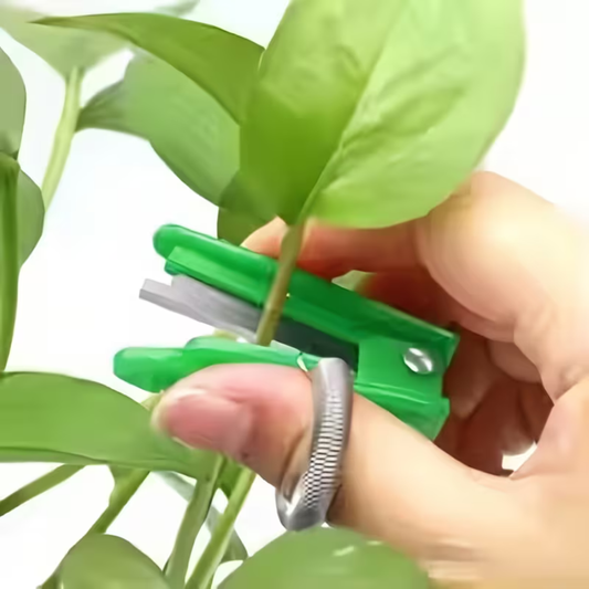 Thumb and Finger Gardening Scissors